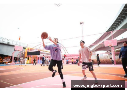 球场悠闲风：休闲装下的运动时光
